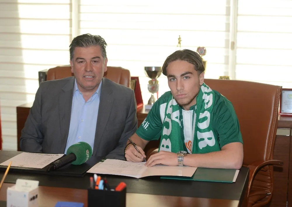 Bursaspor Genç İsimle 4 Yıllık Anlaşma Sağladı