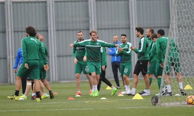 Bursaspordan Fenerbahçe Maçı Öncesi Neşeli Antrenman