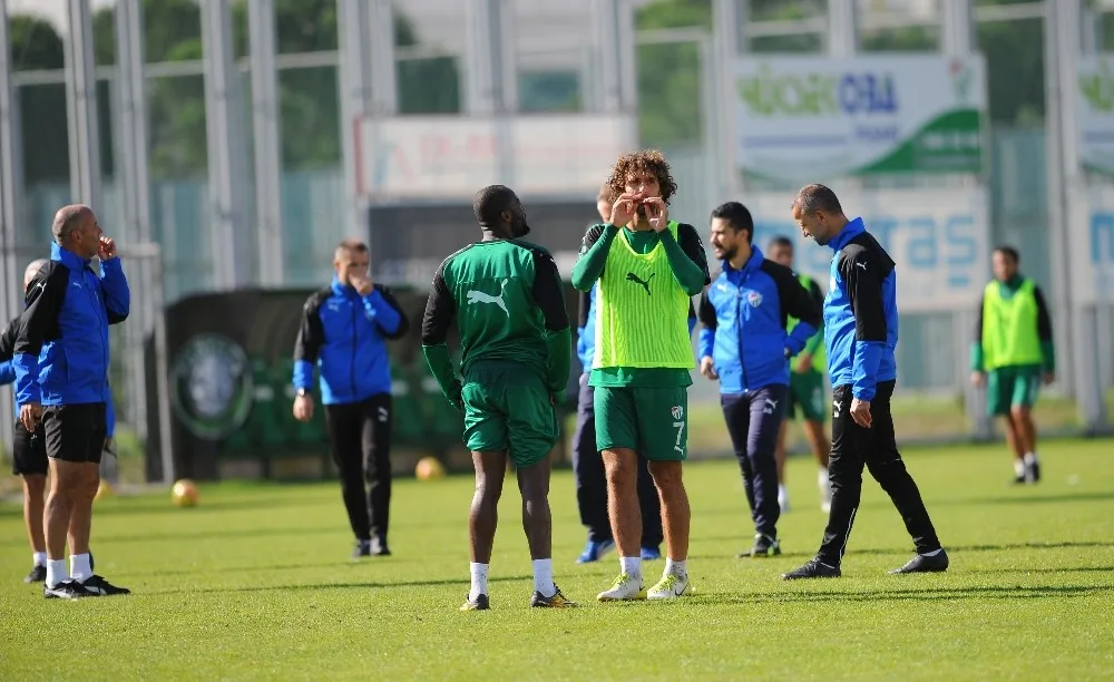 Bursasporlu Futbolcular, Merter Yücenin Kırılan Dişi İçin Seferber Oldu