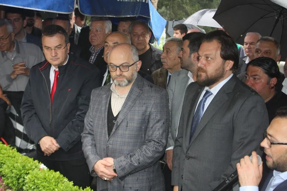 Bursasporun Şampiyon Başkanı Mezarı Başında Anıldı