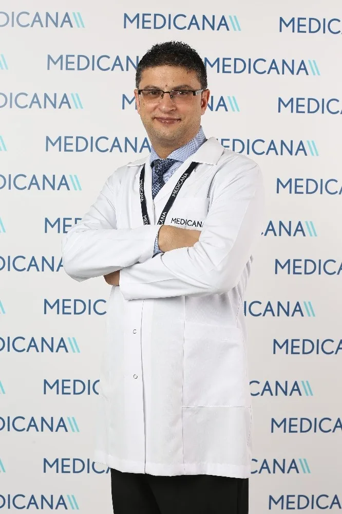 Büyük Göğüsler Sağlık Sorunlarını Da Beraberinde Getiriyor