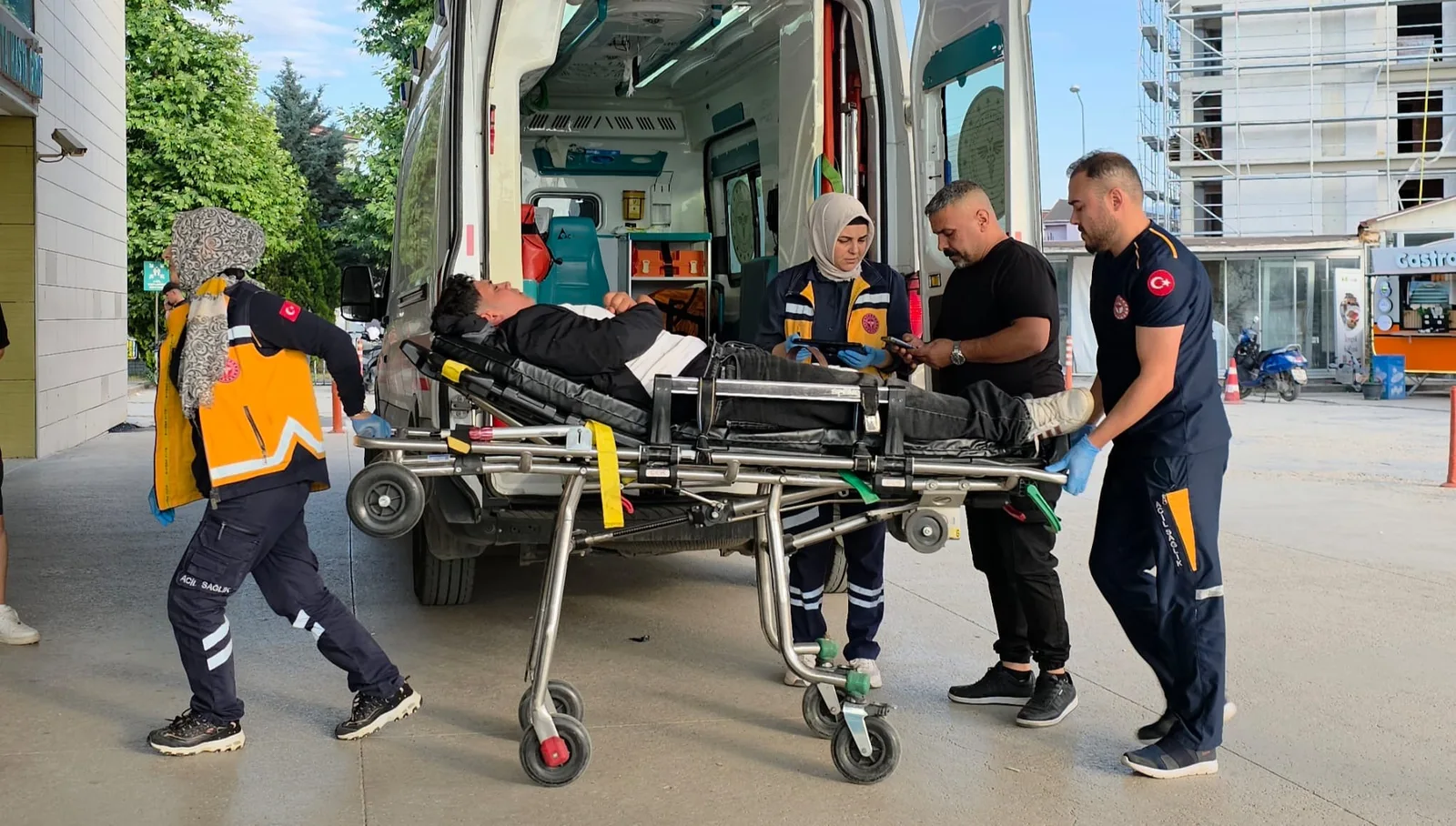 Tellerden atlayan genç hastanelik oldu