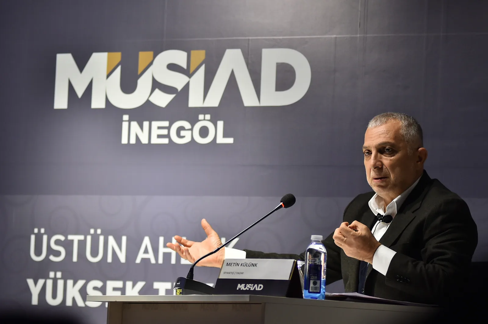 Metin Külünk mobilyacılara yol gösterdi; ‘Suriye ve Irak’a hazırlık yapın’