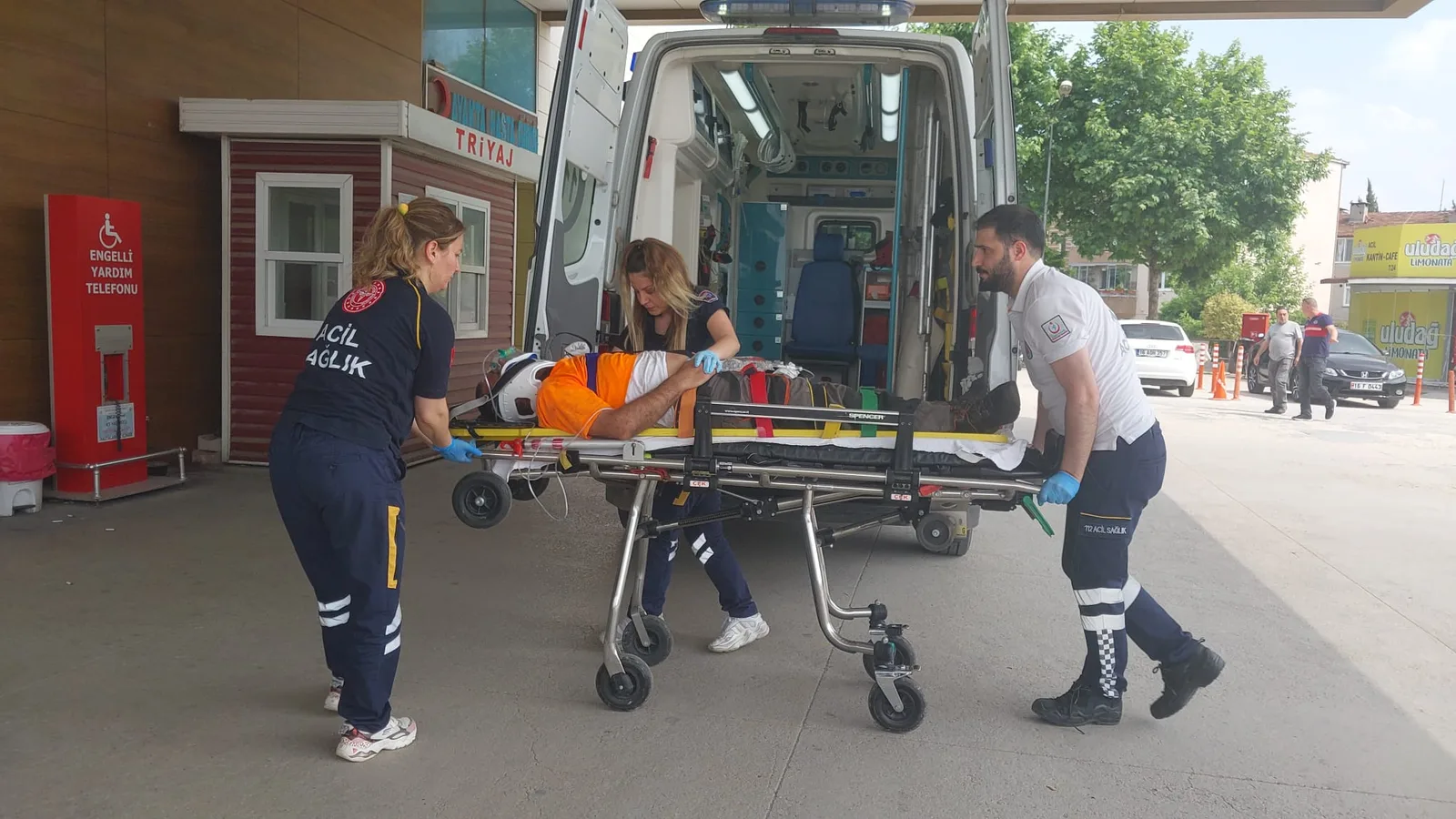 İnegöl'de bir garip kaza çöp kamyonunun lastiğine kafası sıkıştı