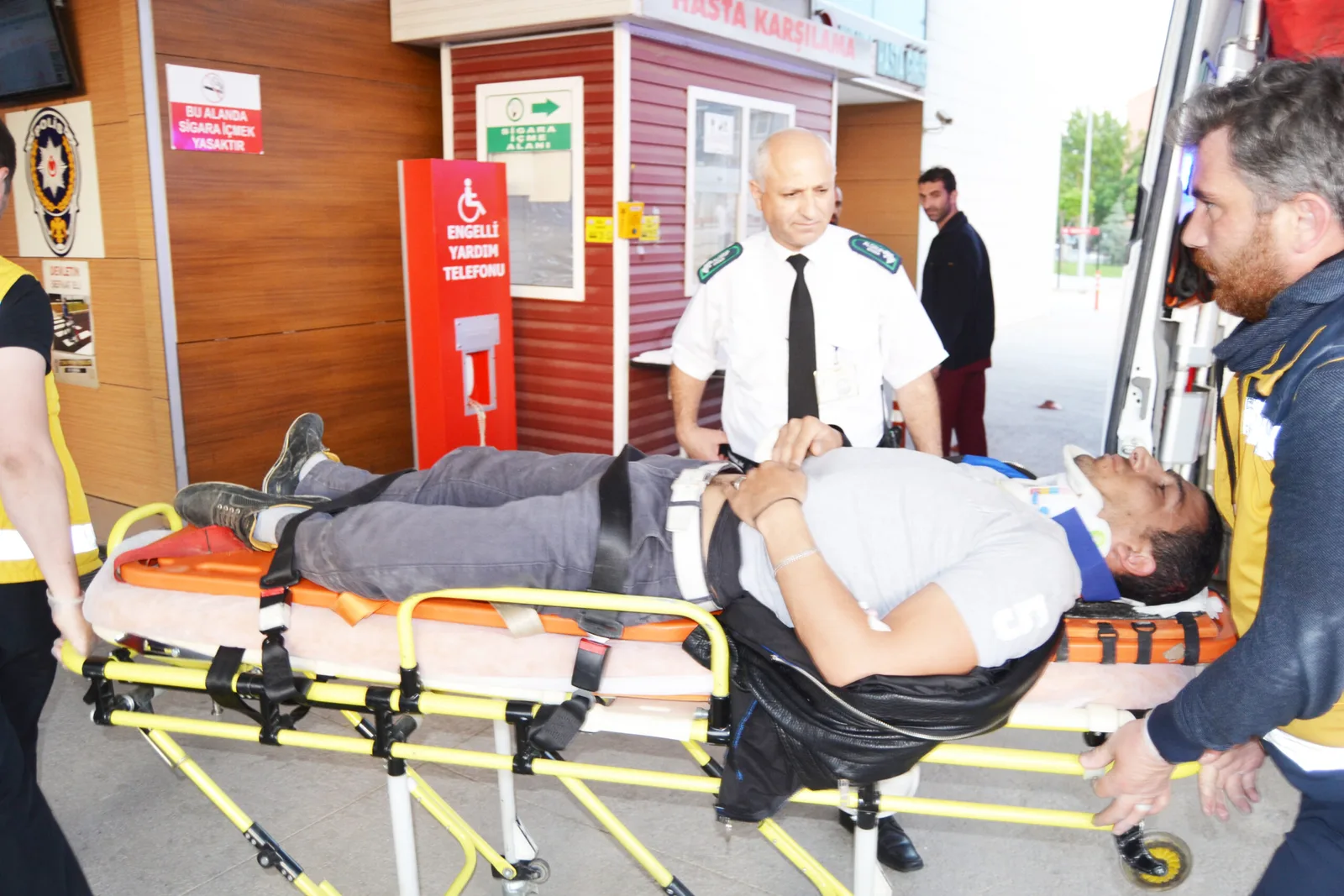 KAMYONET YOLA ANİDEN ÇIKINCA KAZA KAÇINILMAZ OLDU