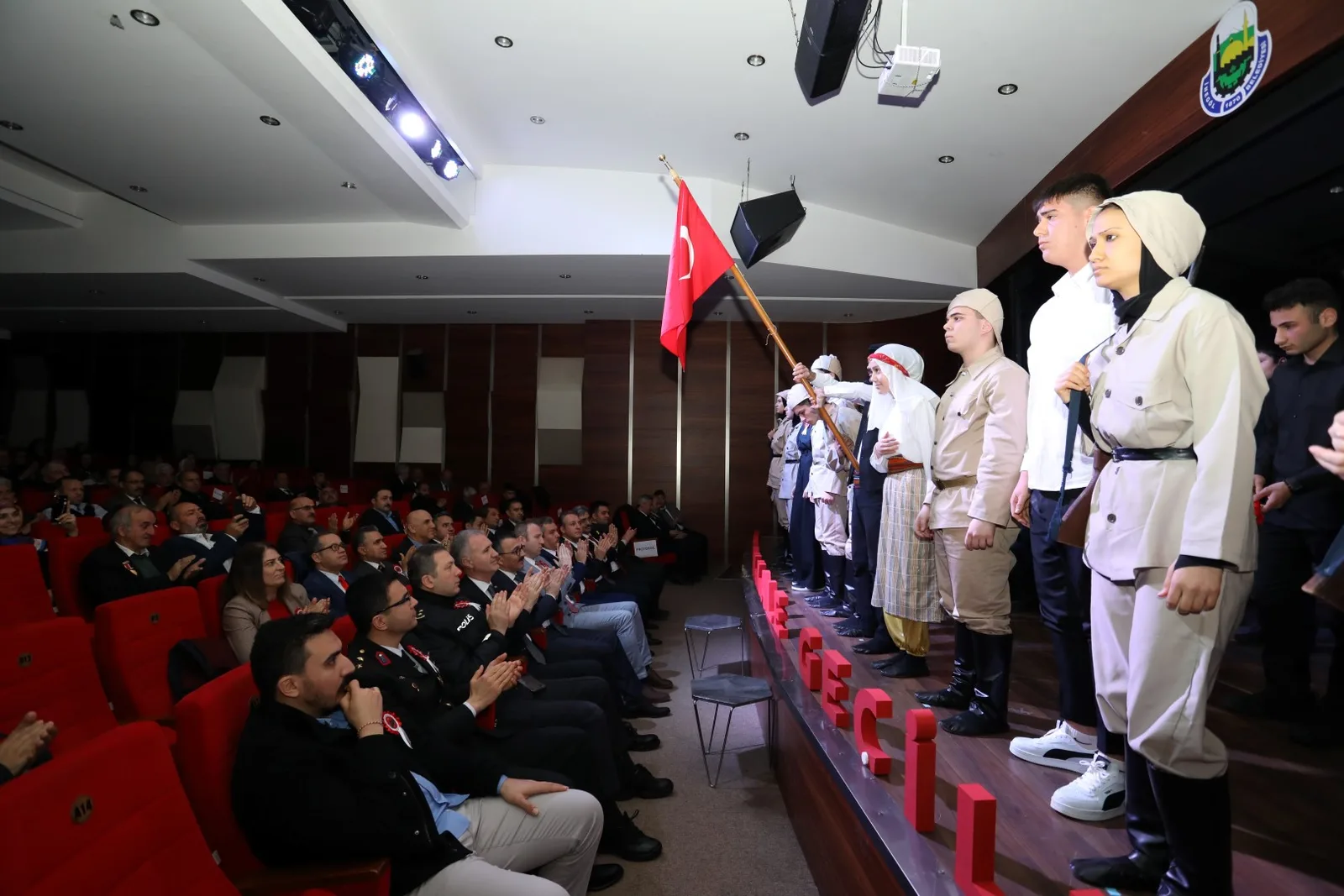 Çanakkale Zaferinin 109. yılında Şehitlerimiz törenlerle anıldı