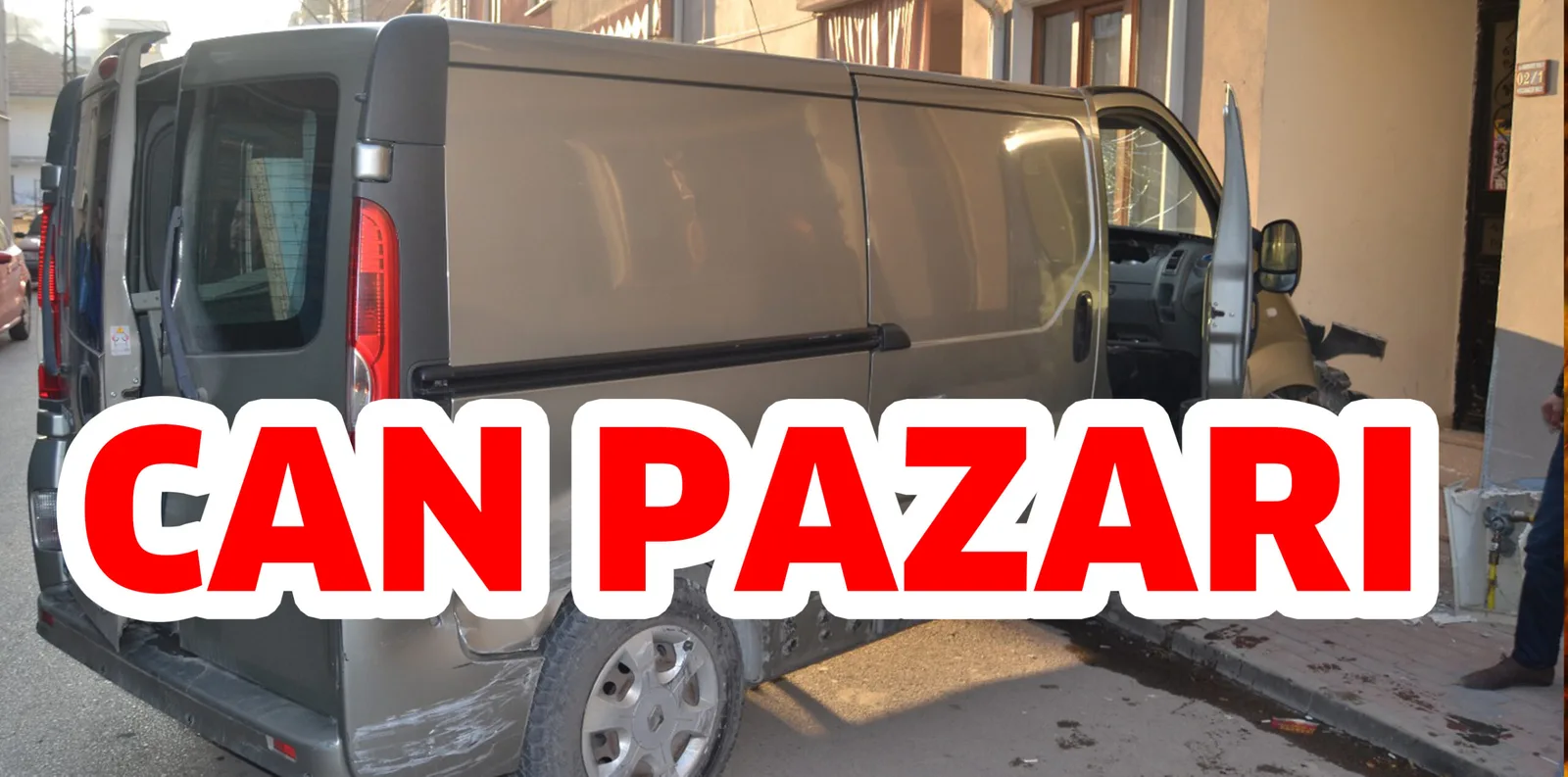 MİNİBÜSLER ÇARPIŞTI: 1'İ AĞIR 2 YARALI