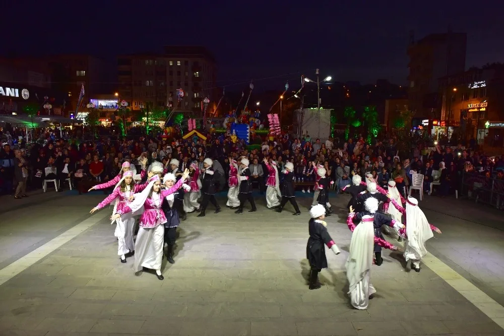 Çocuklar Hünerlerini Sergiledi