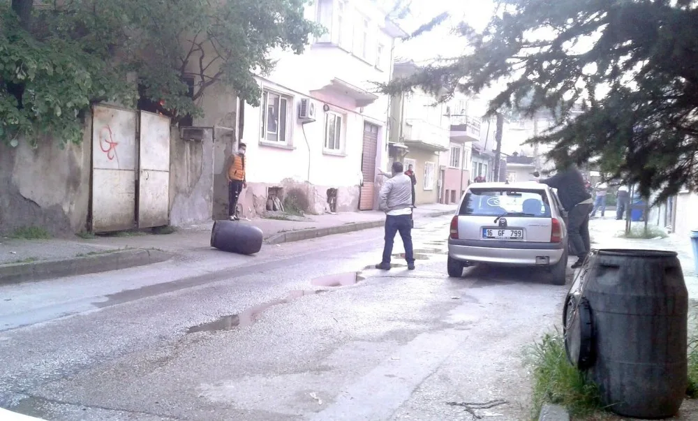 Çocuklarını Göremeyince Kayınvalidesi Ve Kayınpederini Yaralayarak Evi Ateşe Verdi