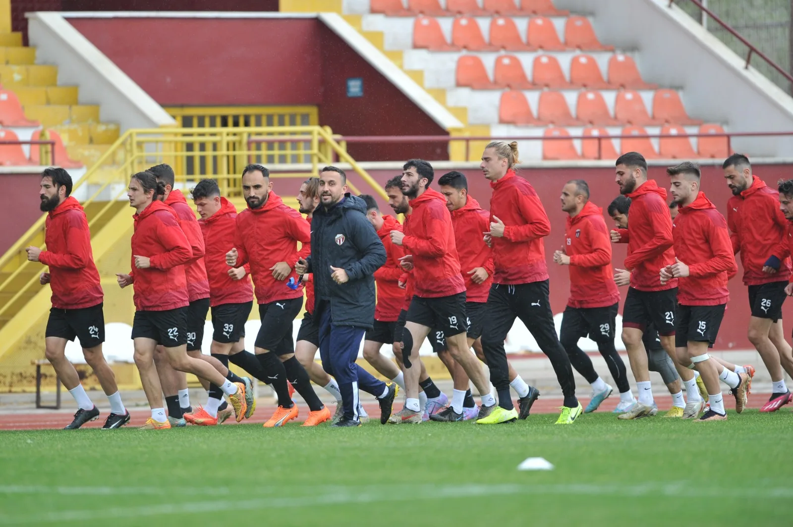 ‘Kendi göbeğimizi kesip kümede kalmayı planlıyoruz’