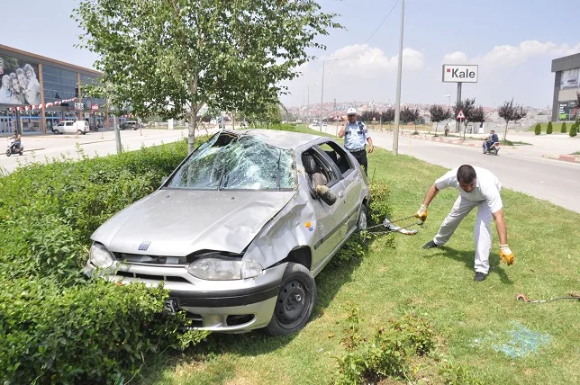 Takla atan araçta 2 kişi yaralandı