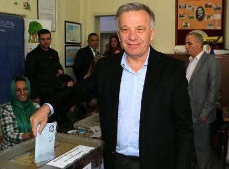 1 oy farkla kazandı!