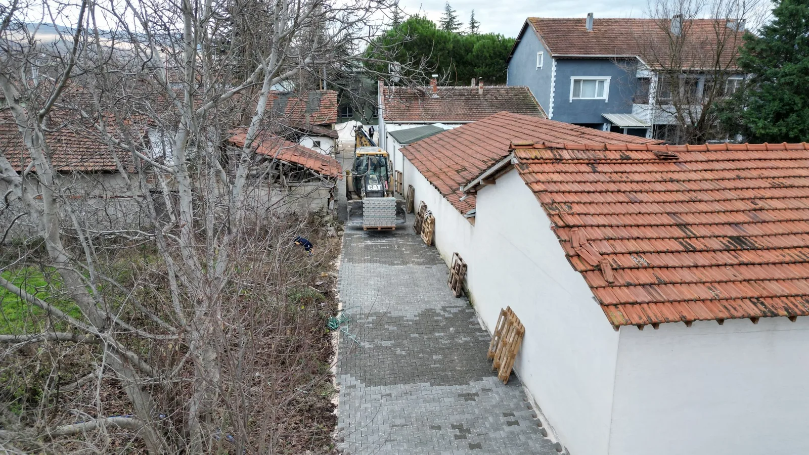 BİLALKÖY’ÜN SOKAKLARI PARKE TAŞLA KAPLANIYOR