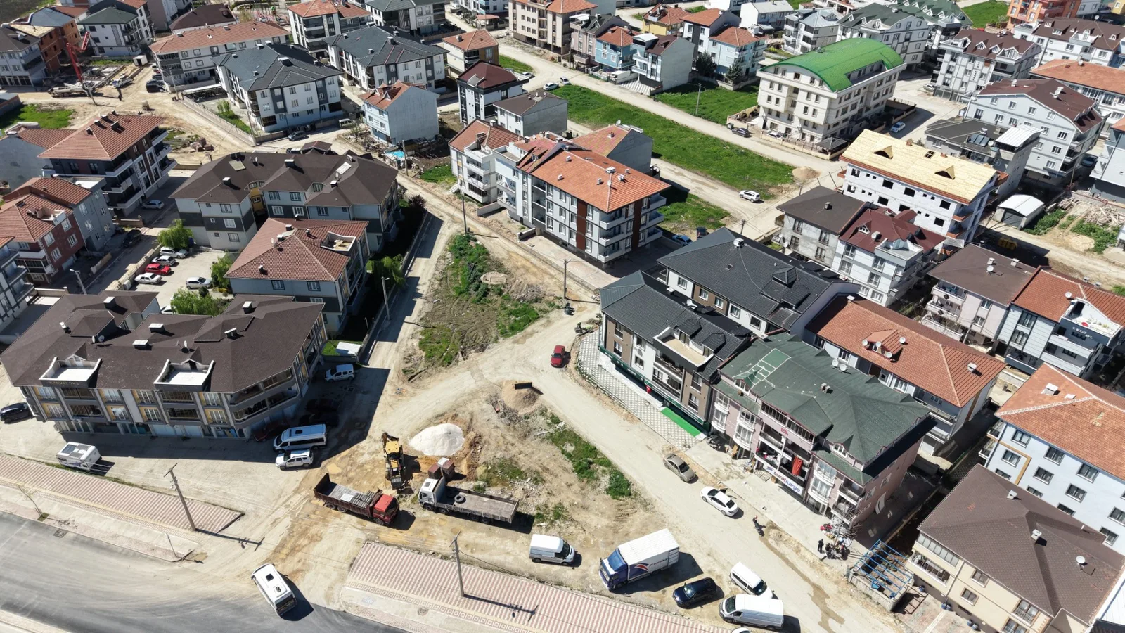 Yeni Mahalle’de 11 sokakta tretuvar çalışması sürüyor