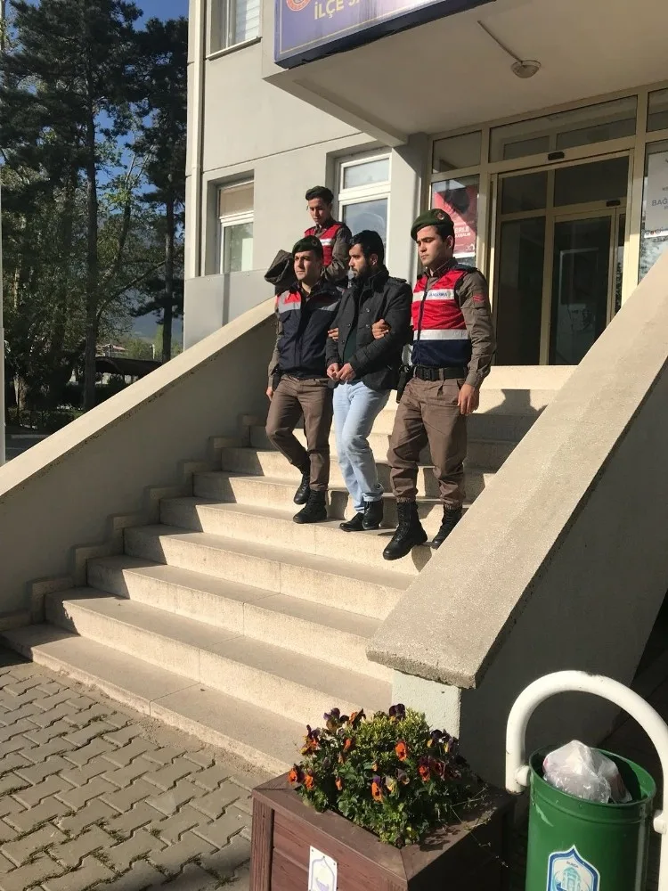 Dolandırıcılıktan Aranan Zanlıyı Jandarma Yakaladı