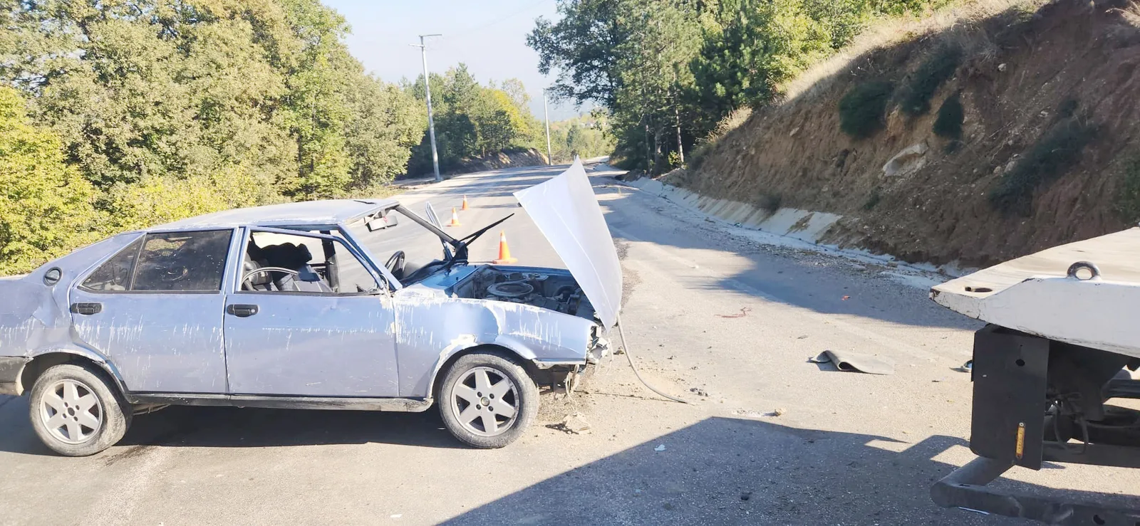 İnegöl'de devrilen otomobildeki 2 kişi yaralandı