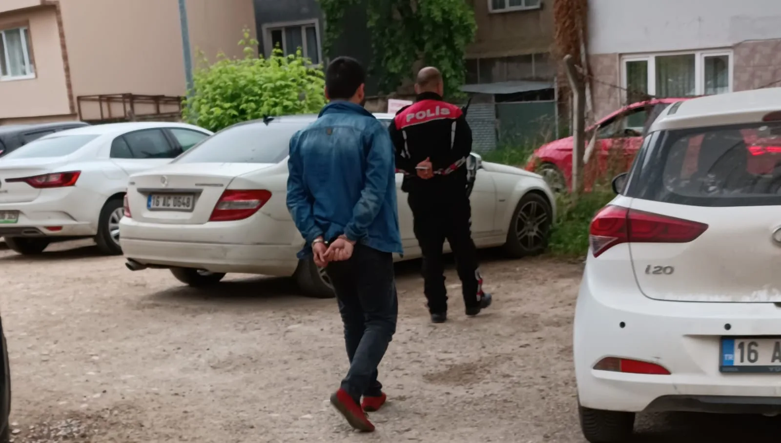 İnegöl'de uyuşturucu partisi