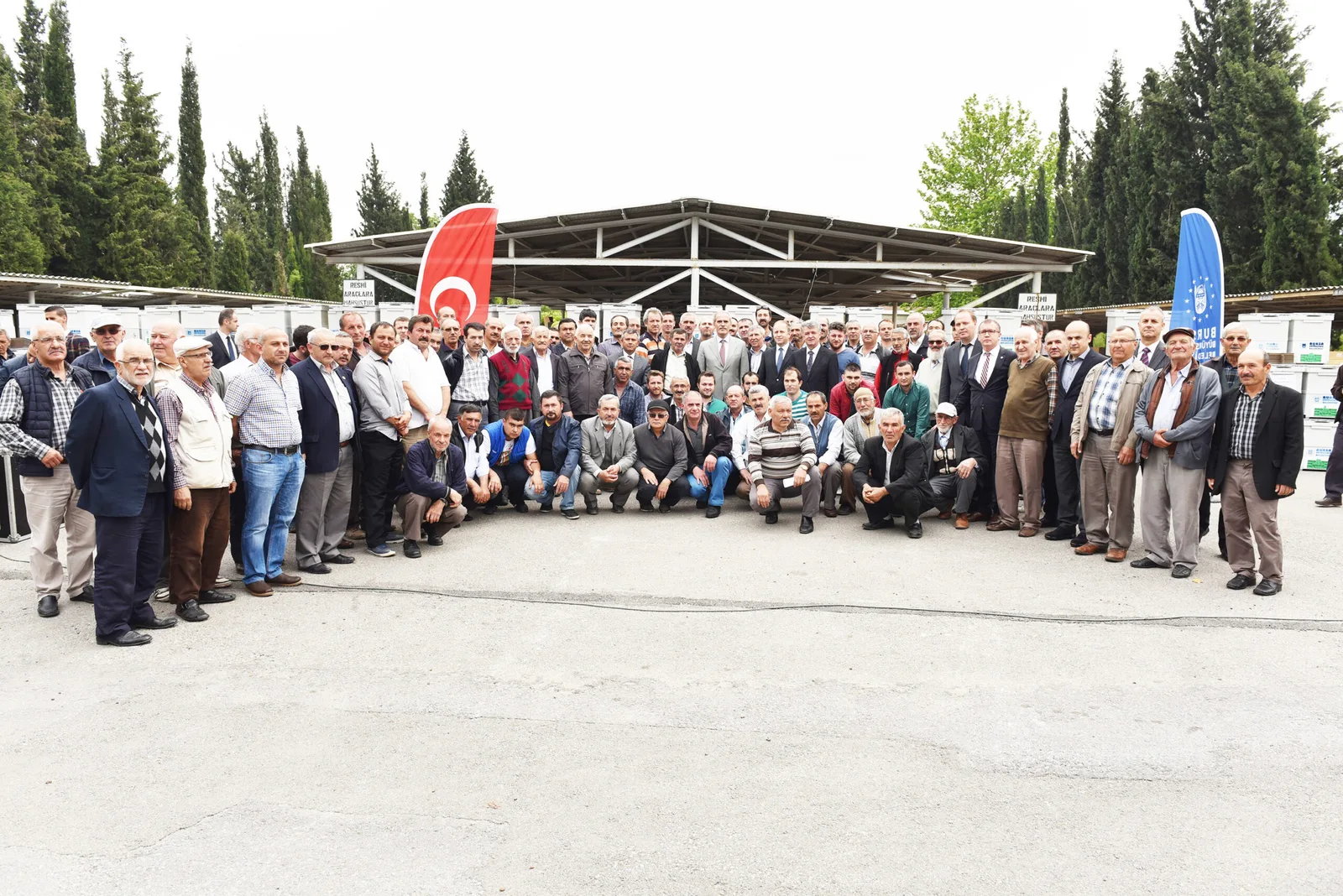 Arıcıya kovan desteği sürüyor