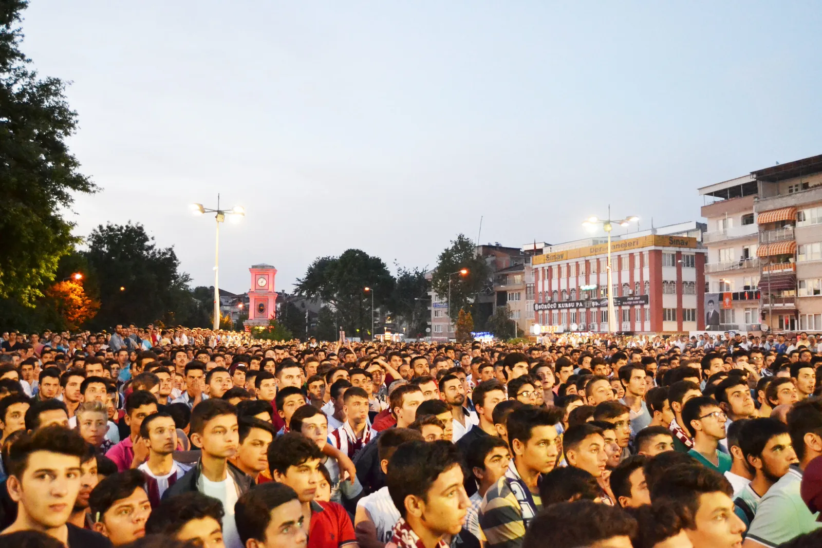 TARAFTAR GÜÇLÜ YÖNETİM İSTİYOR