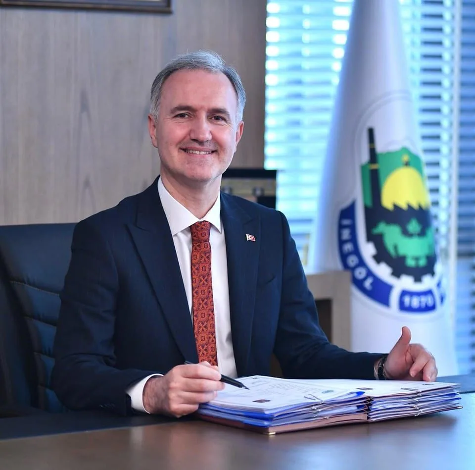İnegöl Belediyesi’nden üniversite öğrencilerine 6 milyon liralık eğitim yardımı