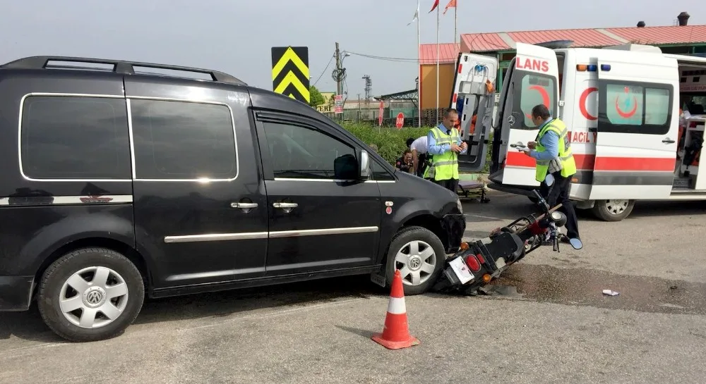 Elektrikli Bisikletle Kamyonet Çarpıştı: 1 Yaralı