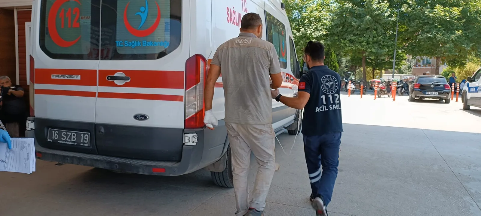 Elini kesen inşaat işçisi kanlar içinde kaldı