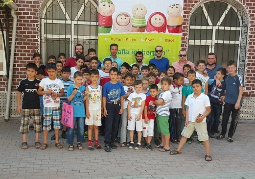 Dinini ve milletini seven nesiller yetişiyor