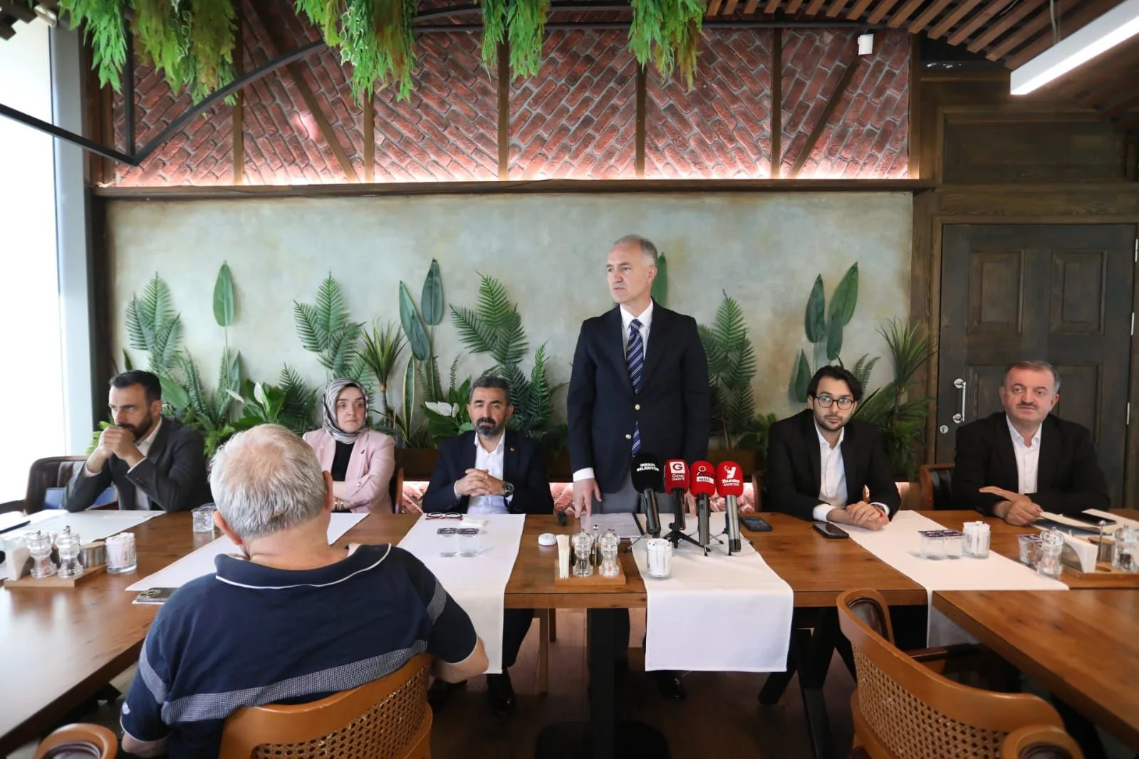‘Ne böyle siyaset olur ne de siyasetçi olur'