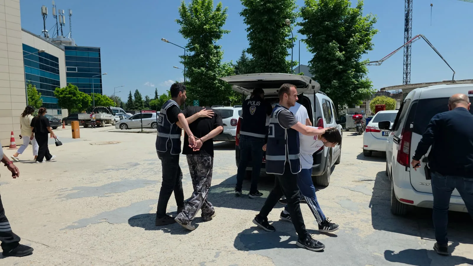 Çocuk parkı saldırganları hesap verecek
