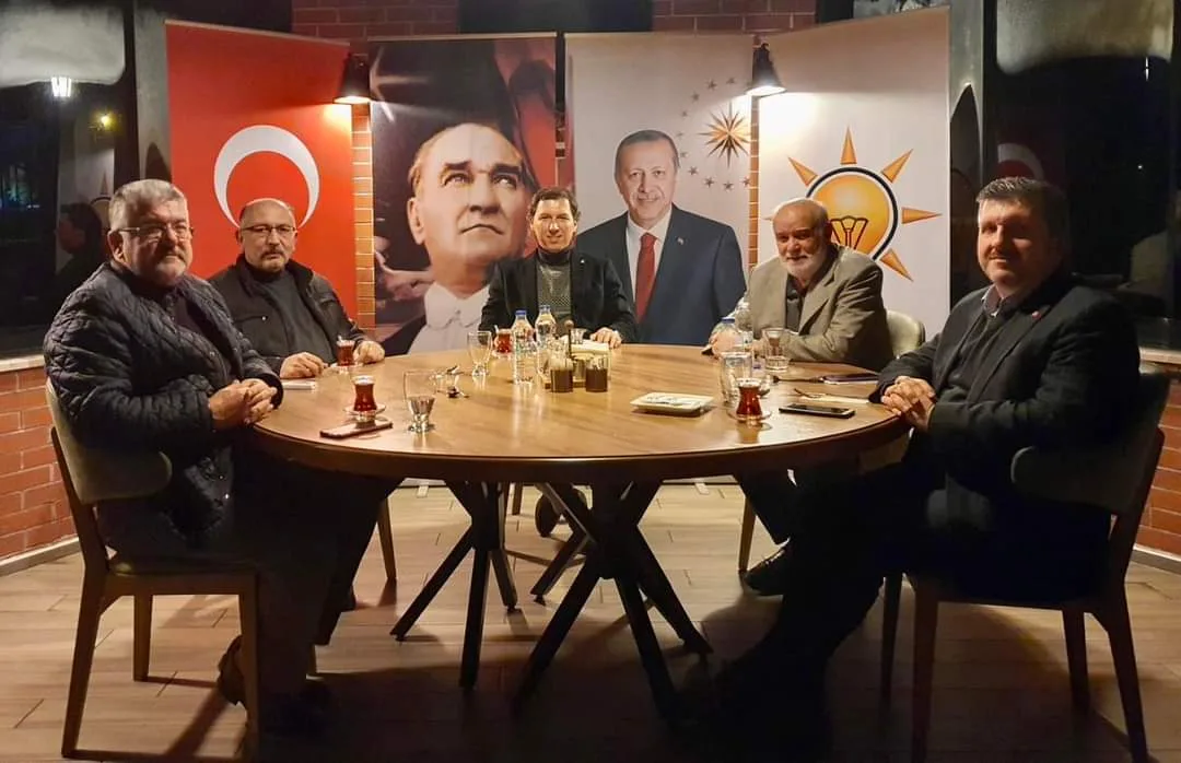 AK Parti'nin İnegöl'deki ağabeyleri, seçim öncesi bir araya geldi