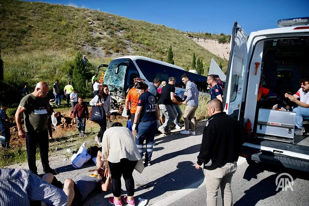 Şarampole devrilen otobüsteki 35 yolcu yaralandı