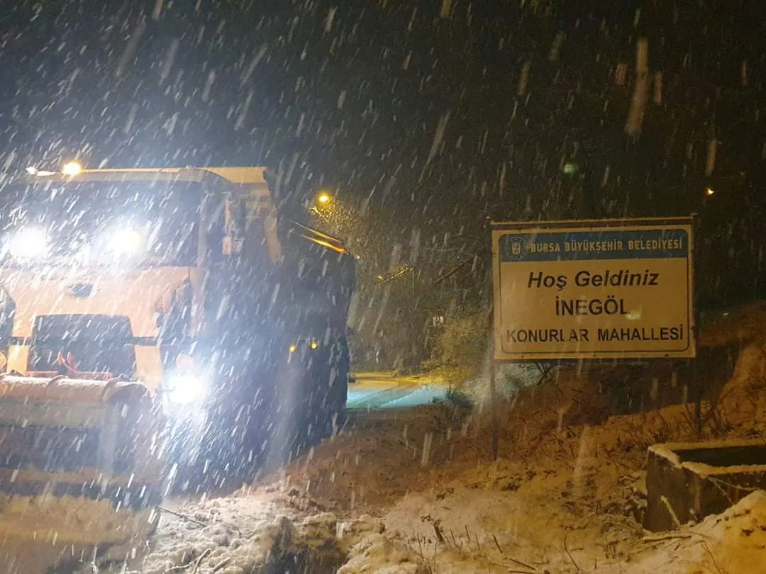 İnegöl kırsalında lapa lapa kar yağışı