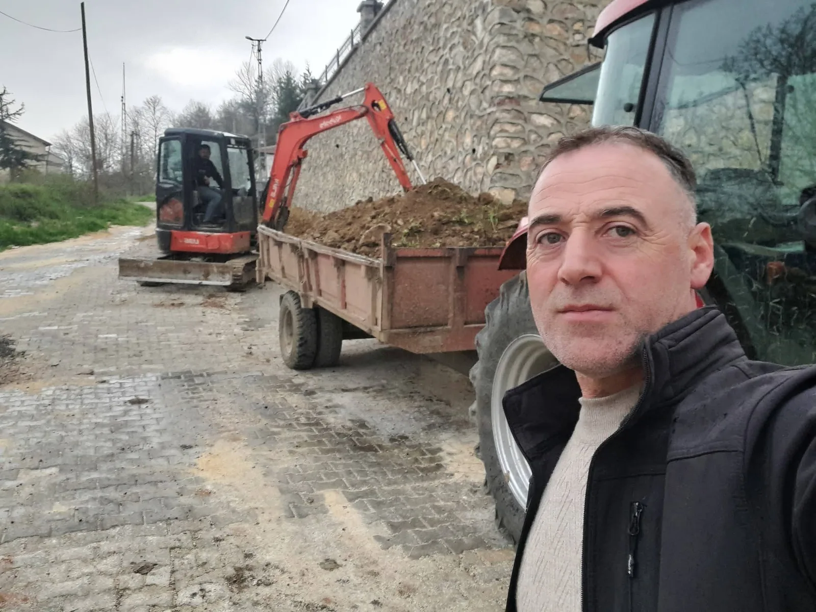 İnegöl’ün çalışkan muhtarı, hizmetlerini sürdürüyor
