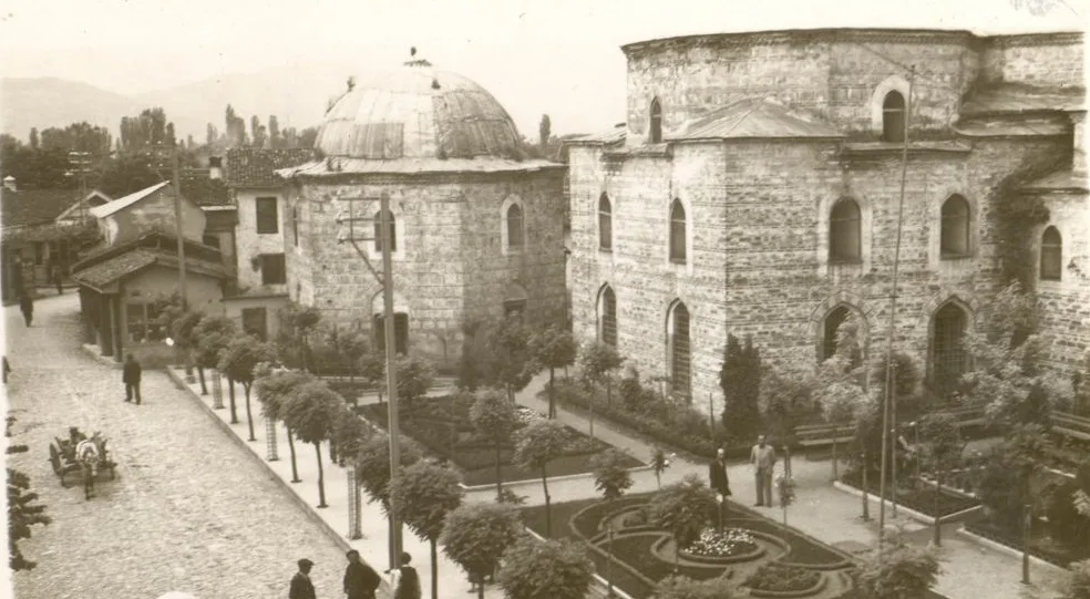 TARİHİ GÜZELLİKLERİN ÖRTÜLDÜĞÜ CAMİ; İSHAKPAŞA