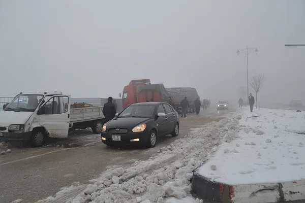 Zincirleme kazalarda 5 kişi yaralandı