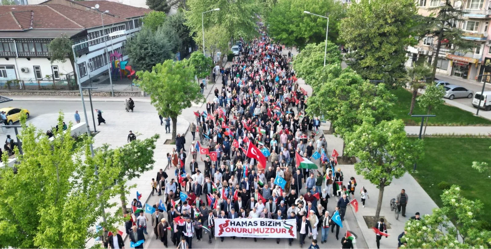 İnegöl Sivil Toplum Platformu insanlığın sesi oluyor