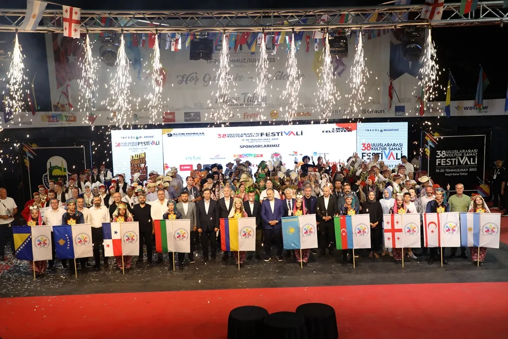 İnegöl’ün kültür ve kardeşlik festivalinde altın mobilyanın sahibi KKTC