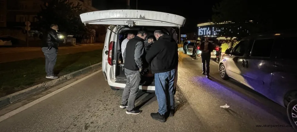 gasp ve oto hırsızlığından aranan şüpheliler kovalamaca sonucu yakalandı