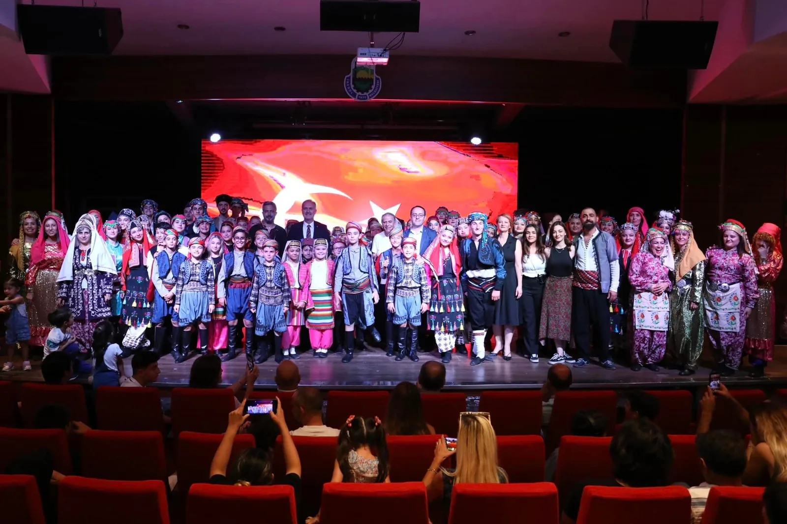 ‘Zaferden Kurtuluşa etkinlikleri  halk dansları gösterileriyle devam etti