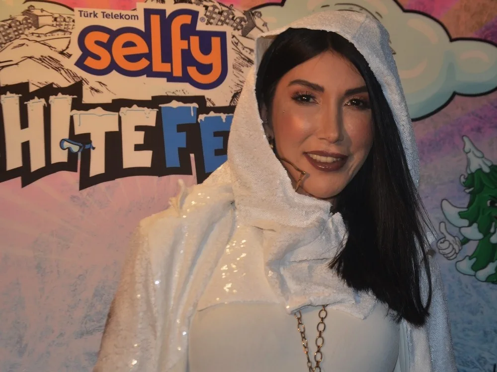 Hande Yener, Gündemde Şehitlerden Başka Bir Şey Olmamalı