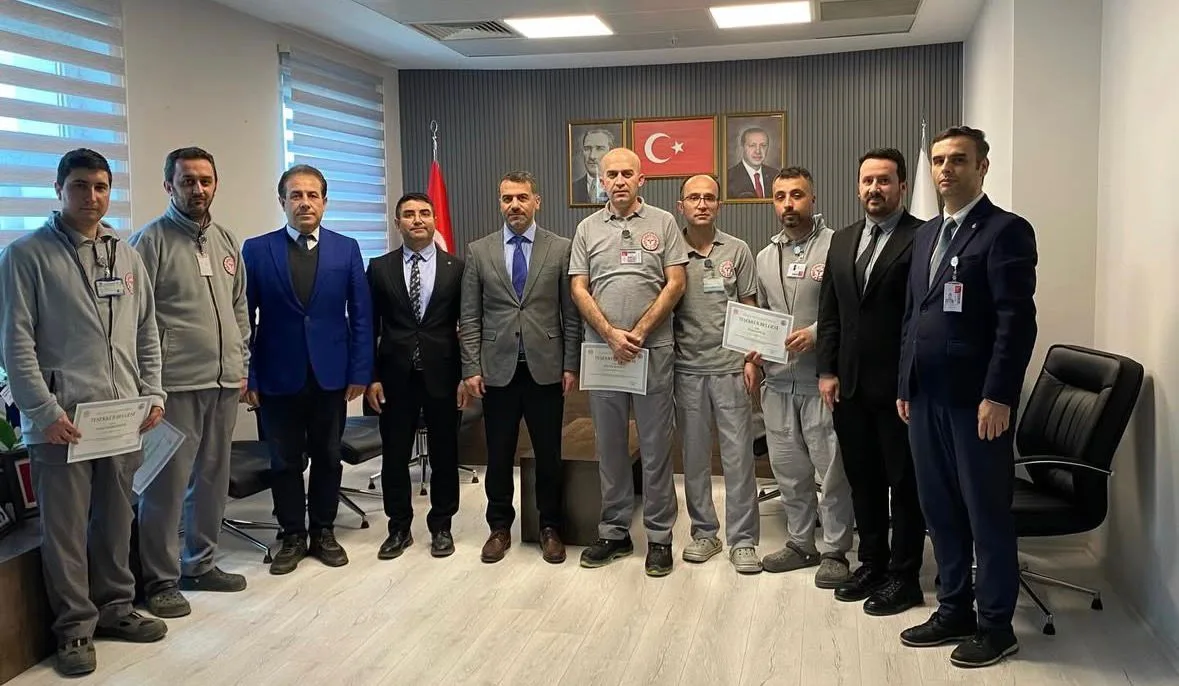 İnegöl Devlet Hastanesi’nde örnek personele teşekkür belgesi