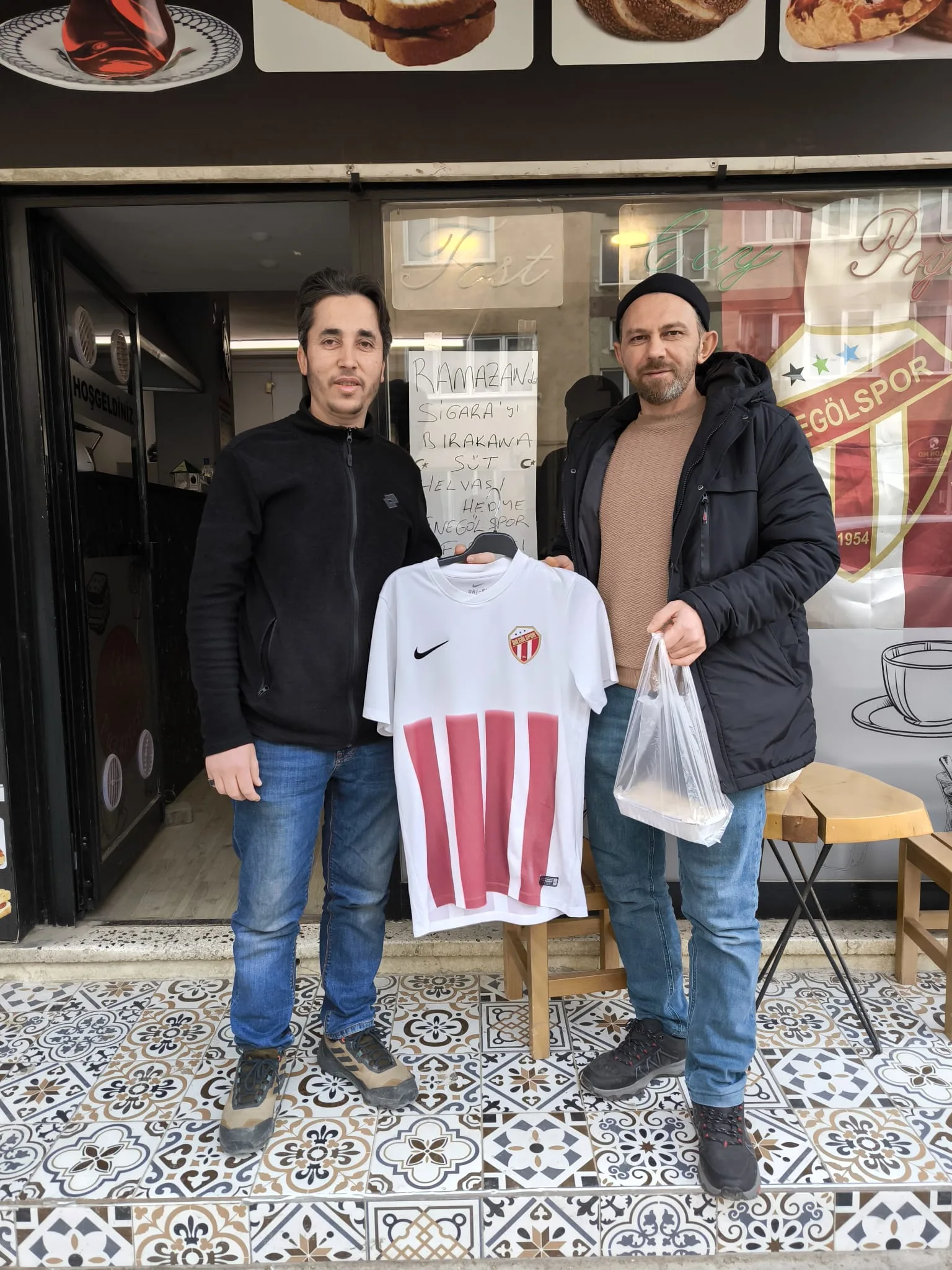 Sigarayı bırakana süt helvası ve İnegölspor forması hediye