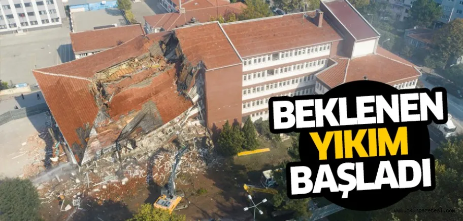 Hükümet konağının yıkımına başladı