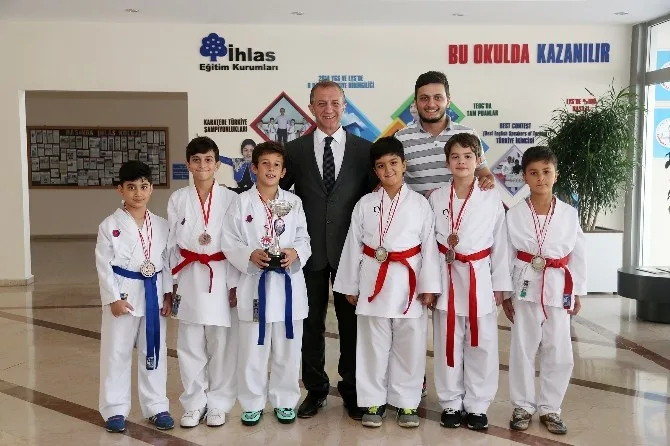 İhlas Eğitim Kurumları Karatecileri Madalyaları Topladı