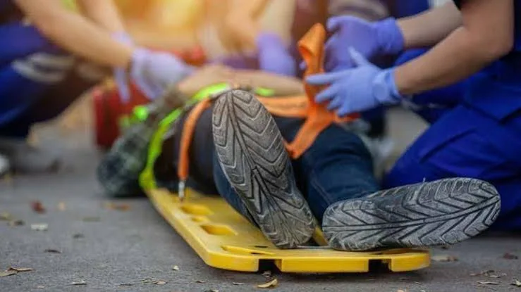 5'inci kattan düşen çocuk ağır yaralandı 