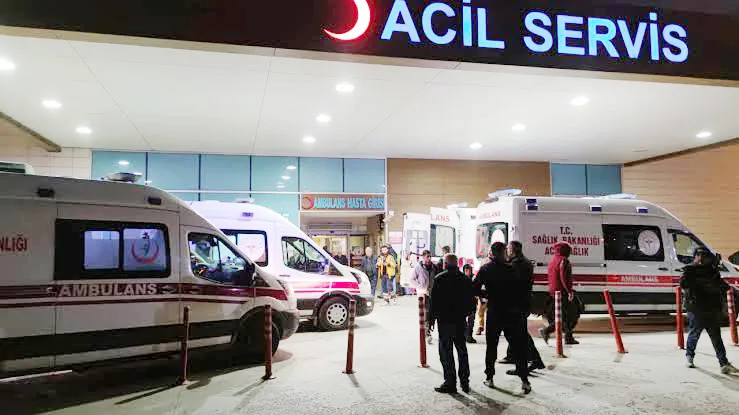 Fabrikada çıkan yangında 5 kişi dumandan zehirlendi
