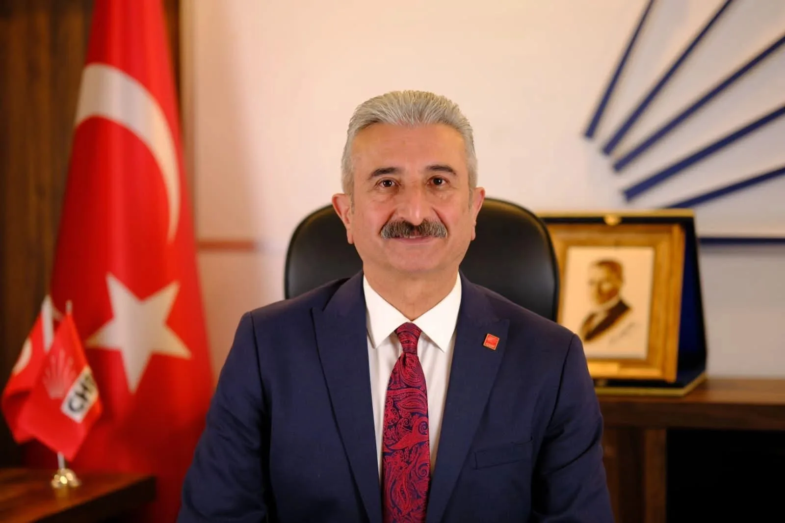 CHP Bursa İl Teşkilatı Feshedildi: Turgut Özkan Yeni Başkan
