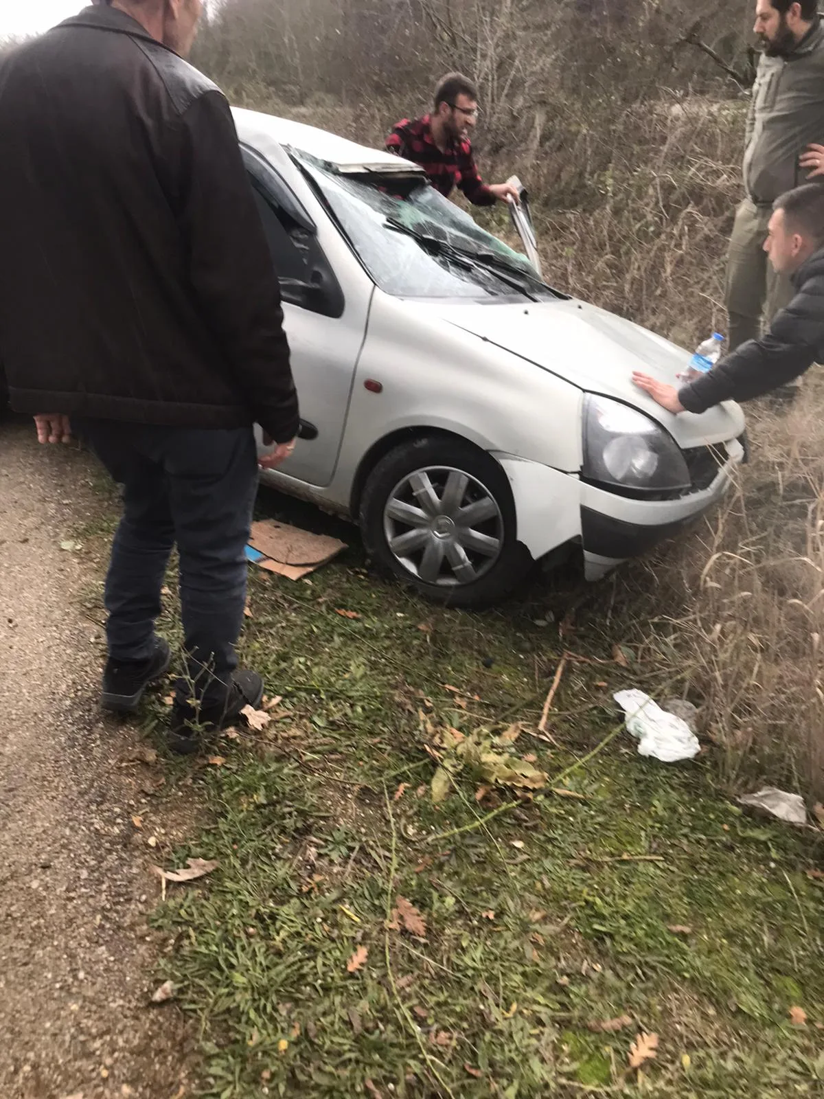 İnegöl Domaniç yolunda araç takla attı