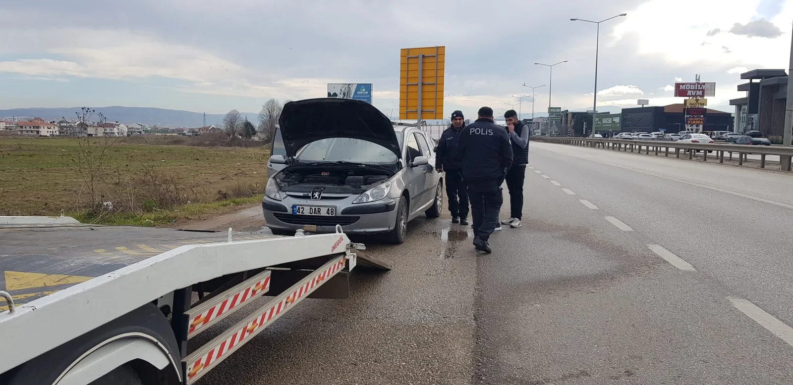 İnegöl'de araç alev aldı