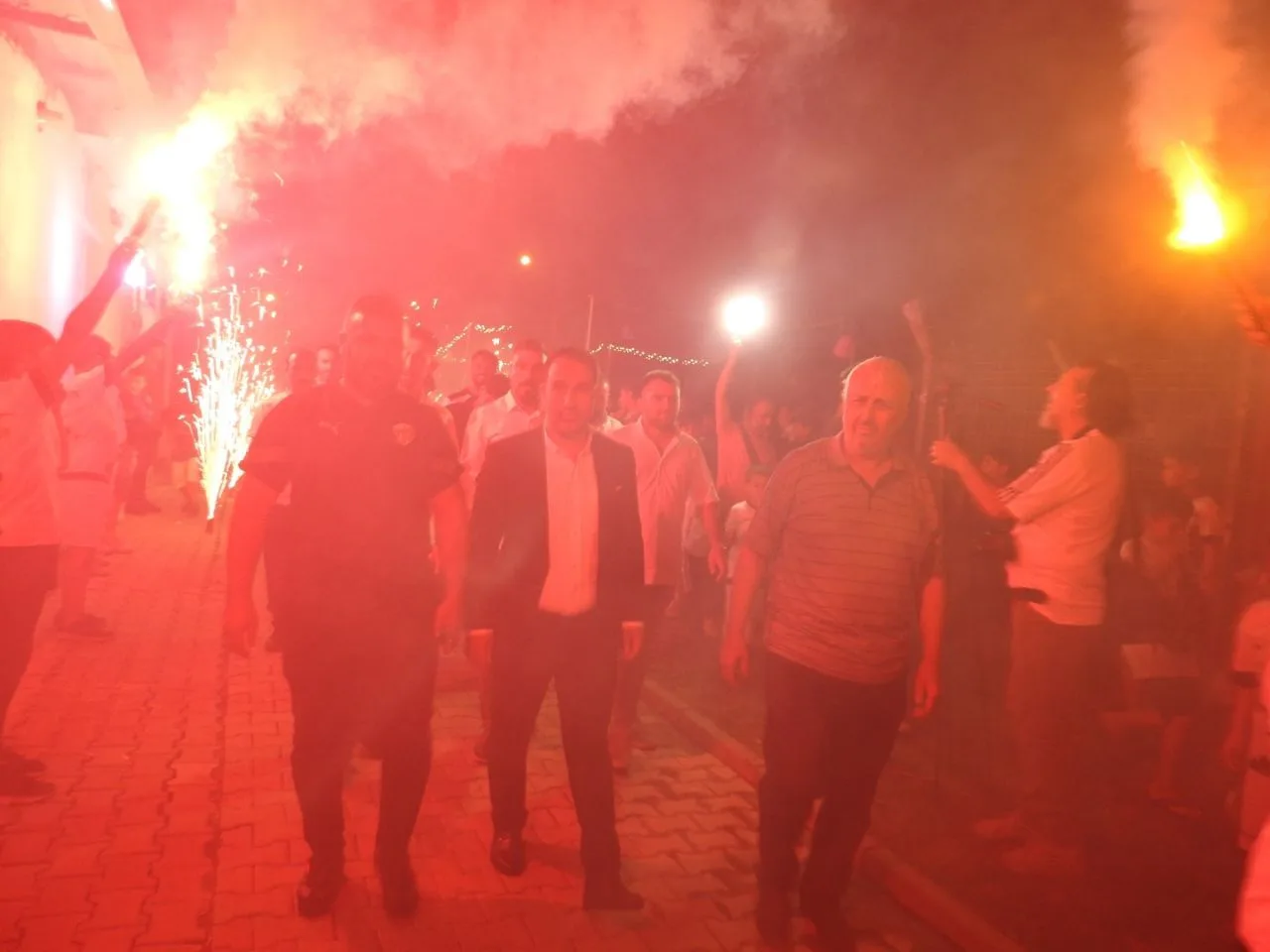 Akhisar Spor'dan sezona 'muhteşem' giriş